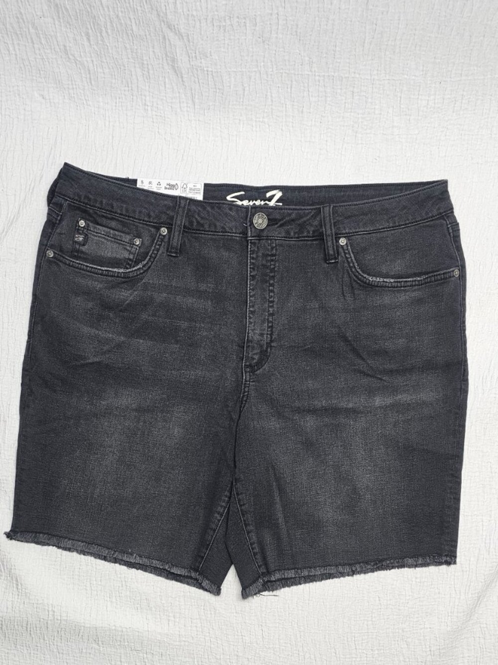 Seven7 Women's Mid Rise Relaxed Bermuda Jean Short Black - Picture 3 of 4